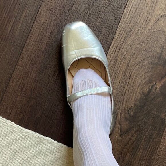 Silver women’s size 10 flats - Picture 8 of 9